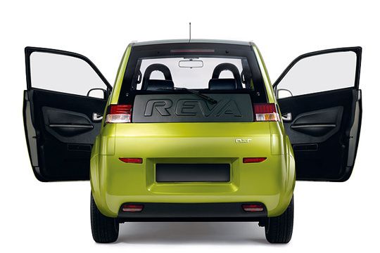 Auch der Reva NXR, der auf der IAA 2011 vorgestellt werden soll, spricht mit seinem Design andere Zielgruppen an als die bisherigen Elektromobile. (Archiv: Vogel Business Media)