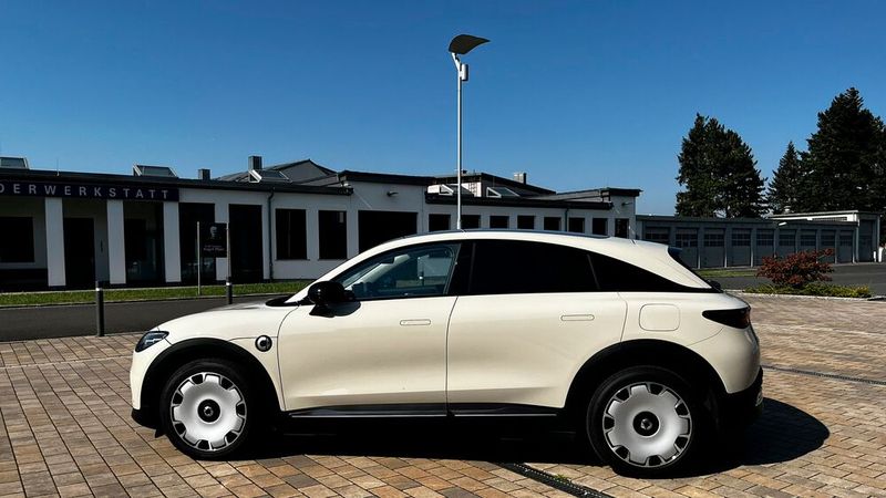 ... liegt das Dach etwas tiefer und läuft flacher aus. Auch Länge und Radstand differieren. (Bild: Simon – VCG)