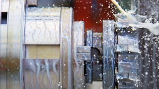 Eine effiziente Kühlschmiermitteldosierung bringt viele Vorteile mit sich. (Starrag/Baumgarten)