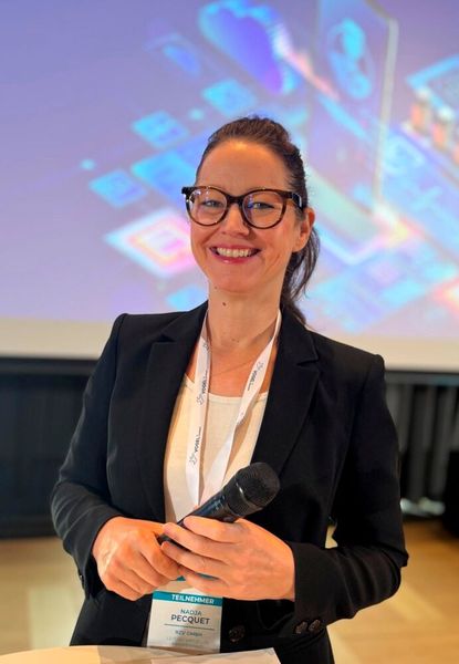 Nadja Pecquet, Leitung Virtuelles Krankenhaus RZV, führte im anschließenden Roundtable die Aspekte rund um KI und Ethik zusammen. (Bild: Eva Kanzler)