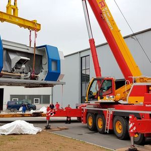 Maschineneinbringung bei SHB Hebezeugbau GmbH am Standort Saalfeld.