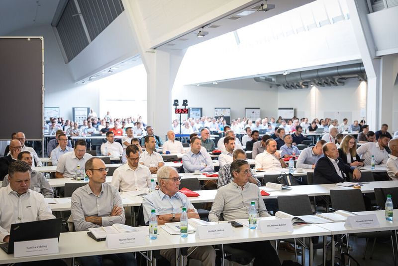 Steckverbinderkongress 2023 Tag 2: Kongress mit Trendthemen von PCF über DC-Steckverbinder, Hybridsteckverbinder, Qualifizierung, Single Pair Ethernet, Hands-on Workshops bis zu 3D-Druck und Konfektionierung. (Bild: Stefan Bausewein)