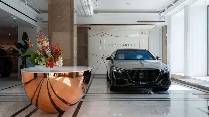In Warschau hat das erste Maybach-Atelier Europas eröffnet.(Bild:  Mercedes-Benz Group AG)