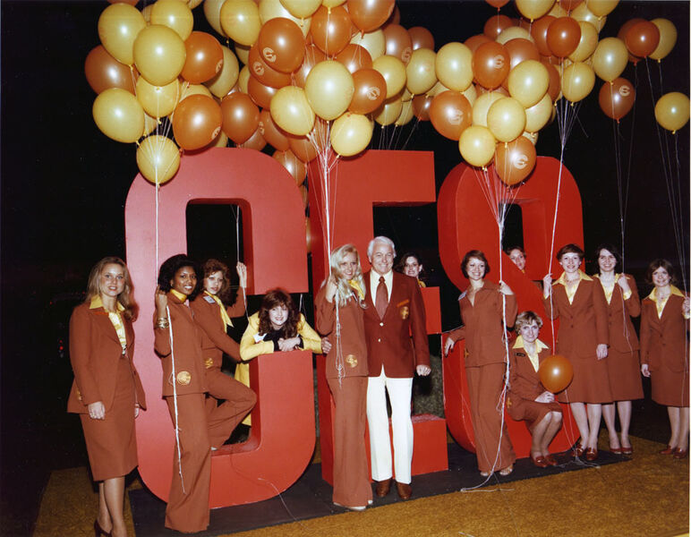 Immer noch mit Luftballons: Gruppenbild der CES-Mitarbeiter 1978 (CTA)