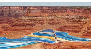 Im Verarbeitungsprozess werden an den unterschiedlichsten Stellen Siebmaschinen benötigt, angefangen bei der Gewinnung von Kalium aus den Minen (wie hier im Bild) bis später im Prozess, wenn es eine feinere Trennung benötigt wird. (Bild: Rhewum)