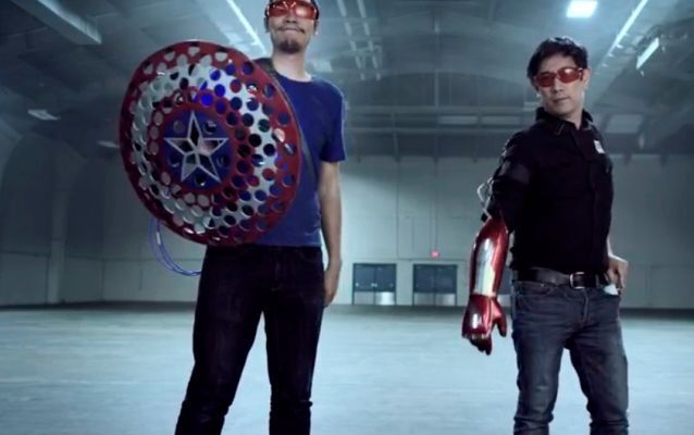 Mouser Innovation Lab: Iron-Man-Handschuh und Captain-America-Schild nachgebaut von Grant Imahara und Allen Pan (Bild: Mouser / Marvel)