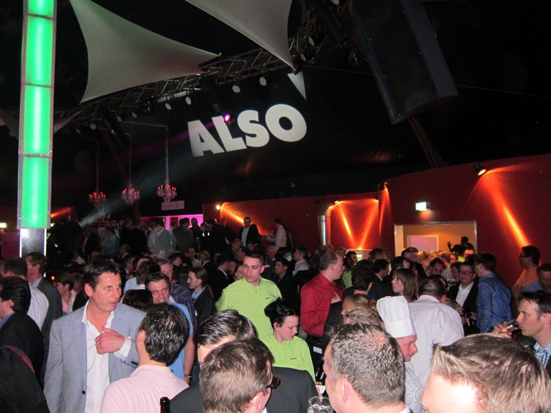 The Party goes on. (IT-BUSINESS)