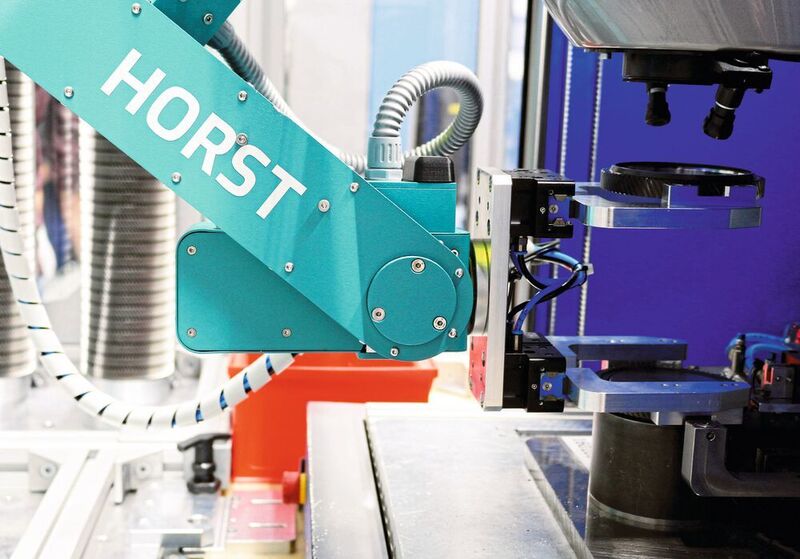 Der Industrieroboter Horst ist flexibel und sicher einsetzbar, etwa bei Pick-and-place-Tätigkeiten oder bei der Maschinenbestückung.  (Fruitcore)