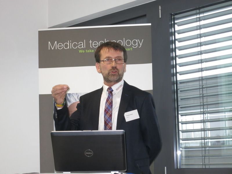 „Unser Entnahmeroboter beschleunigt schneller als der freie Fall“, Thorsten Dienst, Hekuma. (Bild: Reinhardt)