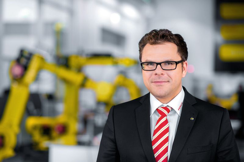 „Die Umsetzung flächendeckender Konzepte mit größeren Stückzahlen an kollaborierenden Robotern erfolgt insbesondere in Europa erst mittelfristig”, meint Ralf Winkelmann, Leiter Automotive Center der Fanuc Deutschland GmbH. (Bild: Fanuc)