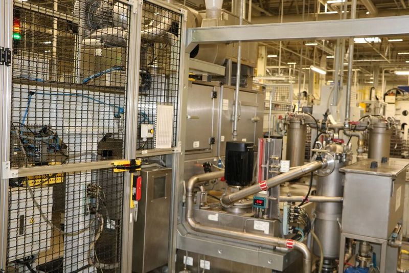 Eine zweite Durchlaufwaschanlage, die zur Versteigerung bereit steht, ist diese Zippel-ZD-300-Rart. (Bild: Surplex)