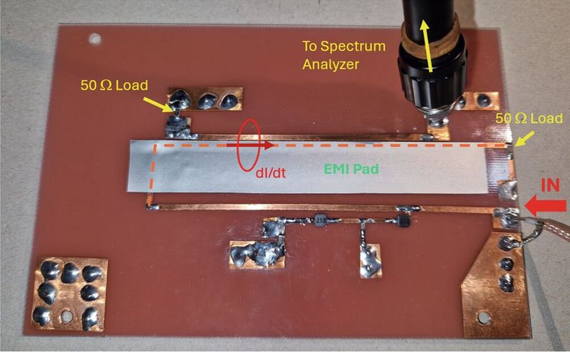 Bild 27:  Aufbau zum Versuch der magnetischen Kopplung zweier benachbarter Leiterbahnen und die Dämpfung der Kopplung mit dem EMI-Patch WE-EMIP 371100. (Bild: Würth Elektronik)