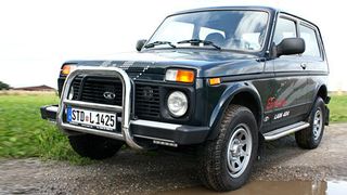 Der Lada 4x4, besser bekannt als Niva, entstammt einer vergangenen Automobilepoche – hat aber eine treue Fangemeinde. (auto-medienportal.net)