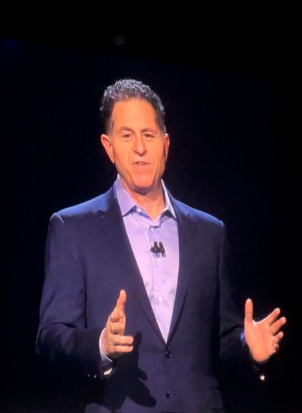 Michael Dell (Gründer und CEO von Dell Technologies) spricht in der Keynote am ersten Tag über die Veränderungen, die Dell in den letzten zwei Jahren durchlaufen hat. (Bild: Paula Breukel)