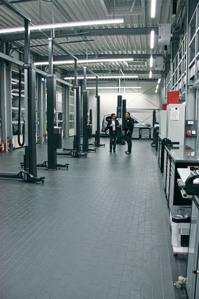 Im Servicebereich gibt es insgesamt acht Werkstattarbeitsplätze. (Bild: Lensch-Gruppe)