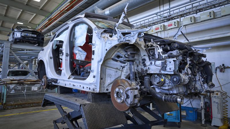 Die EU-Länder wollen in Neufahrzeugen mehr recycelte Materialien vorschreiben.(Bild:  BMW)