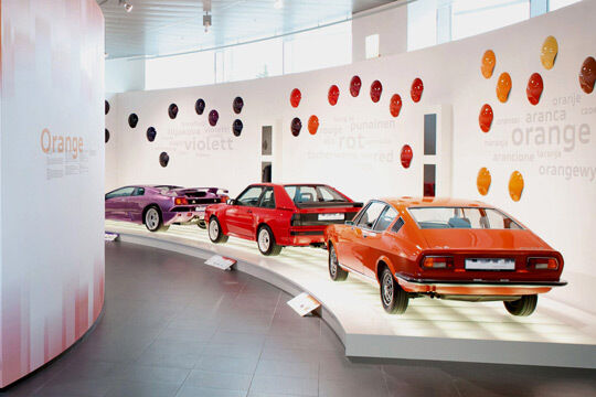 Ganz in Orange: Audi quattro & Co. in der Modefarbe der 1970er Jahre. (Audi)