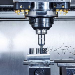 Weil selbst innerhalb der Werkstoffgruppe Weichstahl (z. B. St‑52 vs. 42CrMo4) identische Einsatzdaten völlig unterschiedliche Verschleissbilder erzeugen, wurde «SteelCut» mit breiter Werkstoffabdeckung und «robuster Charakteristik» ausgelegt.(Bild:  © ScanderbegSauer 2025)