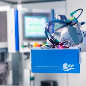 Die Anlagen zur Herstellung von PHEV-1-Zellen (30 Ah) werden mit dem Projekt Zellkobatt auf großformatige PHEV-2- und Pouchzellen bis 80 Ah erweitert.