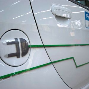 Bei der Reparatur von Elektrofahrzeugen muss der Lackierer umdenken. Beim Trocknungsprozess etwa müssen Temperaturobergrenzen eingehalten werden.