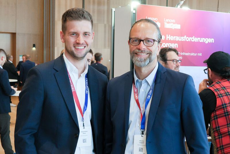 Maximilian Gleck (l.) und Martin Leppel (NAVUM) (Bild: TIM AG)