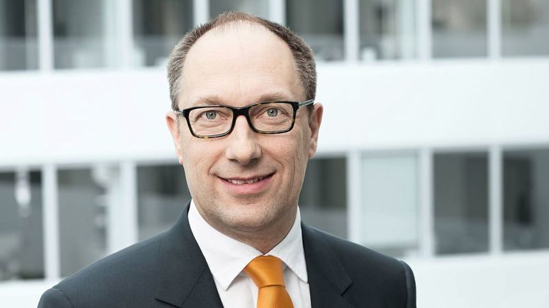 „Wir danken Peter Hofmann für seinen Einsatz und wünschen ihm für die Zukunft alles Gute“, sagte Peter Mohnen, CEO von Kuka. (Kuka)