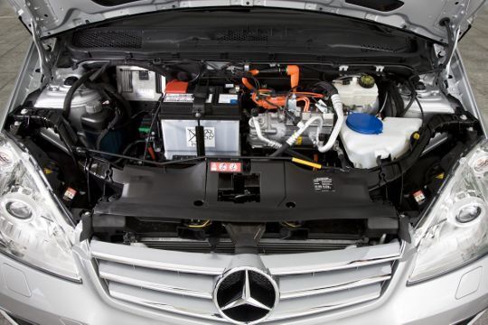 Dort wo früher der Motor saß, sitzt beim E-Cell das Ladegerät und die Leistungselektronik. (Archiv: Vogel Business Media)
