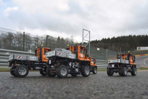 Aerodynamik ist nicht zu unterschätzen: Aus dem Windschatten heraus konnte sich dann Wagen Nummer 4, ein mit Differentialsperren fahrender Unimog, an die Spitze setzen. (Bild: RWTH Aachen/ika)