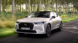 Neben dem DS 4 als E-Version kündigte die Marke noch ein anderes Elektroauto an. (Bild: GREG/DS)