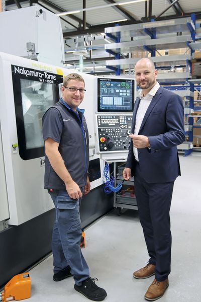 Axel Vouillamoz, responsable de production chez Gotec SA et Louis Kohler, conseiller technique et commercial machines-outils chez Walter Meier. (Source : MSM)