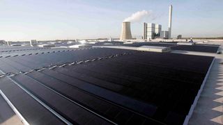 Volkswagen setzt für seine Stromversorgung immer mehr auf erneuerbare Energien, außer auf Photovoltaik auch auf Windstrom und Wasserkraft.  (Bild: Volkswagen AG)