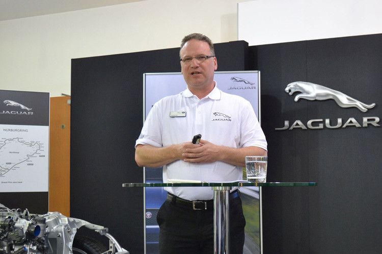 Jaguar-Trainingsleiter Andreas Latt bringt es mit einfachen Worten auf den Punkt: „An dem Auto ist alles neu.“  (Foto: Michel)