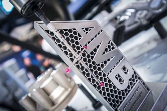 Der AMB Award wurde 2026 zum zweiten Mal in insgesamt sechs Kategorien für die jeweils beste Innovation verliehen.(Bild:  Thomas Wagner / Messe Stuttgart)
