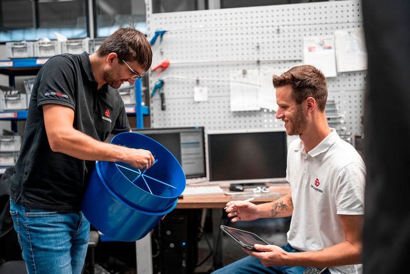 Der IA400 ist der bisher größte Innen-/Außenadapter von Fernco. Er verbindet unterschiedliche Rohrsysteme zuverlässig miteinander und bietet auf der Baustelle eine flexible Lösung für Neuinstallationen sowie die Anbindung beschädigter Rohrleitungen.  (Bild: Deckerform)