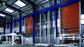 Uniline-Längslager im Stahlhandel mit Einlagerstation, Auspacktisch und automatischer Kommissioniereinrichtung. Bild: Kasto (Archiv: Vogel Business Media)
