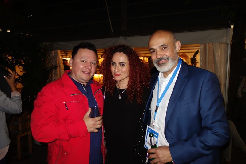 Rot steht nicht nur Besa, IT-BUSINESS, sondern auch Gerit Günther, ACER, und bestimmt würde es auch Atila Kaplan, Ingram Micro stehen. (Bild: IT-BUSINESS)