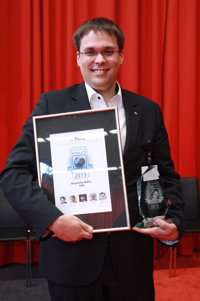 Für die Deutsche Bahn nahm Gabriel Huber den Preis entgegen. Gewonnen hatte die Lösung TIM, die für mehr Sicherheit der Mitarbeiter sorgt. (Vogel IT-Medien)
