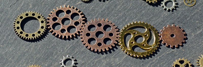 Die Software-Lieferkette ist drei spezifischen Risiken ausgesetzt: Fehlende Transparenz, versteckte Abhängigkeiten und False Positives. Die Software-Lieferkette ist drei spezifischen Risiken ausgesetzt: Fehlende Transparenz, versteckte Abhängigkeiten und False Positives.
