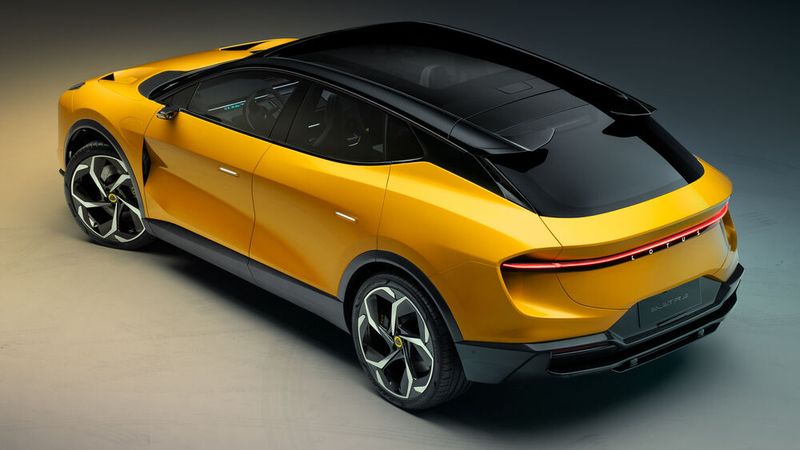 Am Heck des Eletre fällt das durchgehende Leuchtenband ins Auge. (Bild: Lotus)