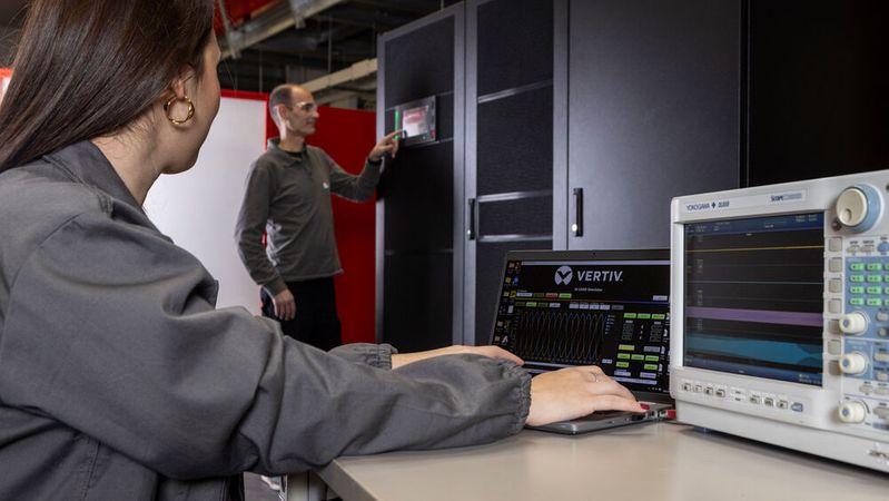 Yokogawa’s integrated measurement setup helps Vertiv analyse AI-driven pulsed loads, combining power, waveform and thermal data to validate UPS performance and input power smoothing.(Source:  YOKOGAWA)