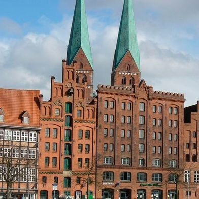 In Lübeck eröffnen die Stadtwerke ihr erstes eigenes Rechenzentrum. 80 Prozent der Flächen sind bereits zur Eröffnung vermietet. (Bild: Lübeck / Metro Centric / CC BY 2.0 / flickr.com)