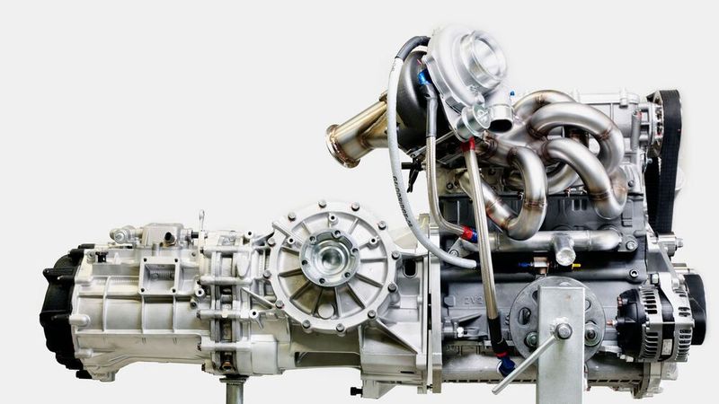 505 PS (372 kW) Leistung bei 7.000 bis 7.250 min-1 sowie ein maximales Drehmoment von 550 Nm (400 Nm bei 2.000 min-1) soll das überarbeitete Vierzylinderaggregat aus den Achtzigern produzieren. (Bild: Kimera)