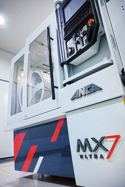 Die MX7 Ultra mit neu entwickelter Nanometer-Auflösung vereint eine Vielzahl an abgestimmten technischen Optimierungsmassnahmen und verspricht Superlative bei Formgenauigkeiten und Oberflächen. (Bild: Anca)