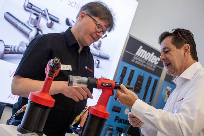 Im Mittelpunkt standen wieder viele Fachgespräche zwischen Besuchern und Ausstellern. (Bild: PHOTOVISION-DH GmbH)