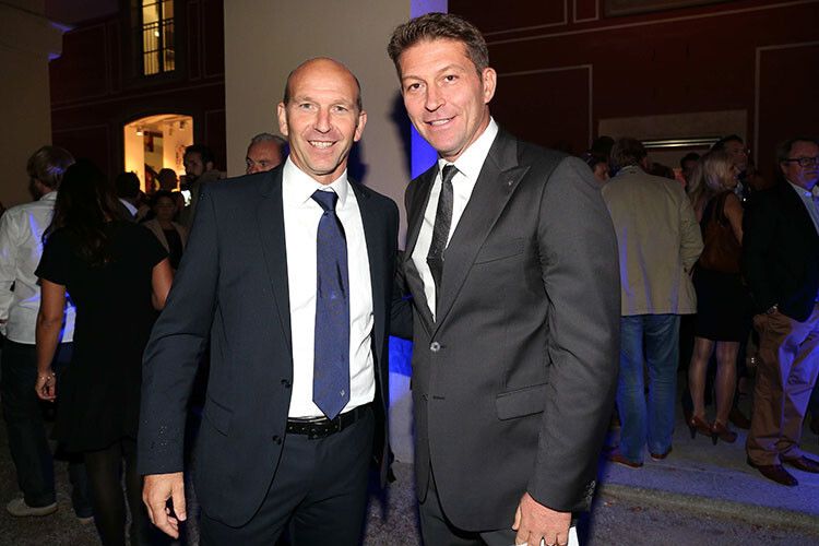 Betreiber ist die AM Automobile GmbH, hier posiert Geschäftsführer Wolfgang Oswald mit Giulio Pastore. (Foto: Maserati)