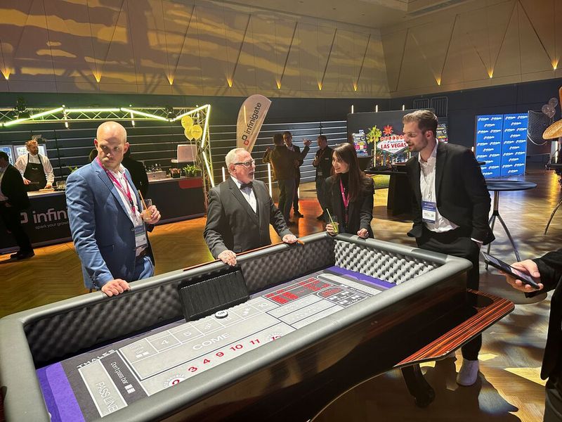 Jeder Gewinn wird für einen guten Zweck gespendet. (Bild: Vogel IT-Medien)