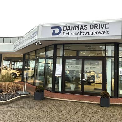 Eigentlich sollte in das ehemalige Mercedes-Benz-Autohaus in Castrop-Rauxel ein Bike-Store einziehen. Dabei eignet es sich besonders gut als Exklusiv-Standort für Darmas Drive Gebrauchtwagenwelt. (Bilder: Lulei - VCG)