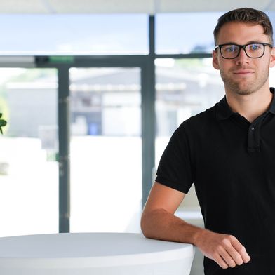 Andreas Hanus, Head of Development AI bei Sesotec: “KI wird die klassische Sortiertechnik nicht ersetzen, sondern sie intelligent erweitern“. (Bild: Sesotec)