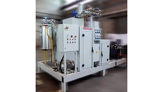 Eine Besonderheit der Dosier- und Mischanlage (Estrim) ist die genaue Klein- und Kleinstmengendosierung von Härter und Trennmittel. Die Anlage wurde dazu mit hydraulisch angetriebenen Dosierzylindern ausgerüstet. (Bild: Cannon)