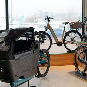 Auch Dreiräder für Menschen mit eingeschränkter Mobilität und Lastenräder können die Kunden im neuen Store kaufen.(Bild:  Hülpert)